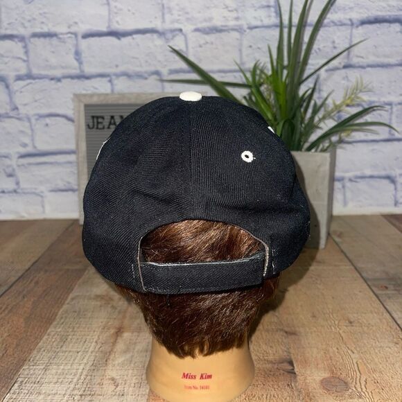 2003 champions San Antonio Spurs Hat.
One size adjustable strap back - Picture 8 of 9